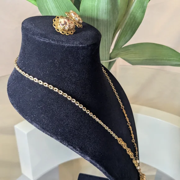 Vintage Gold Tone Chain With Elegant Gold Floral Sugar Pendant And Earrings - Picture 4 of 9